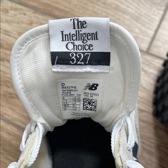 New Balance 327 White & Black Retro Runner Sneakers - Picture 6 of 6